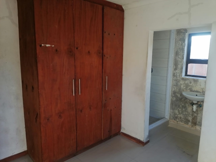 5 Bedroom Property for Sale in Eikendal Western Cape